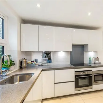 Image 2 - Cardross House, Church Road, London, TW10 5HG, United Kingdom - House for rent
