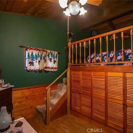 Image 8 - 31664 31595 Luring Pines Drive, Running Springs, CA 92382, USA - House for sale