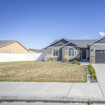 Buy this 3 bed house on 4045 Artesia Drive in Pasco, WA 99301