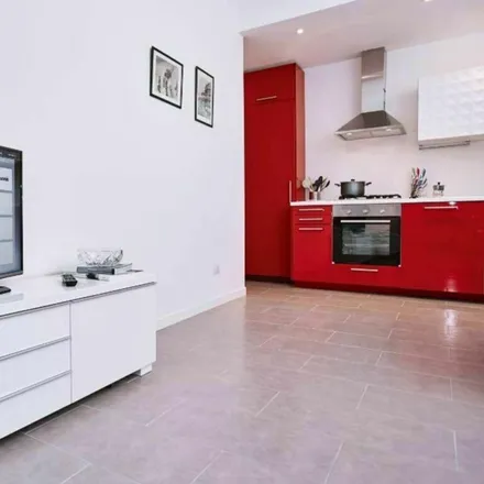 Image 2 - Via Fiuggi, 20125 Milan MI, Italy - Apartment for rent
