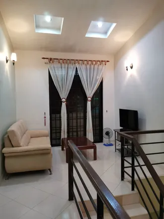 Rent this 1 bed apartment on Sekolah Menengah Kebangsaan Desa Tebrau in Jalan Harmonium 22, Mount Austin