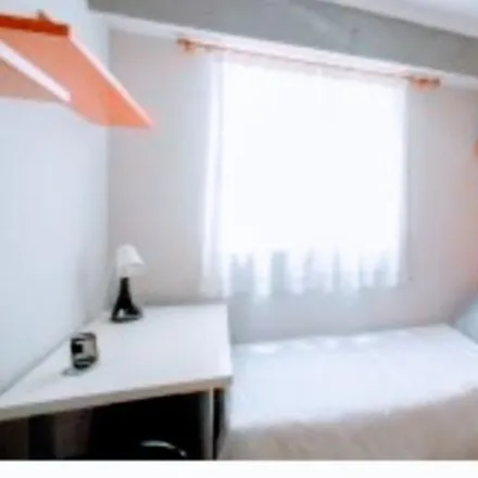Rent this 8 bed room on Mercadona in Carrer de la Mare de Déu dels Desemparats, 46920 Mislata