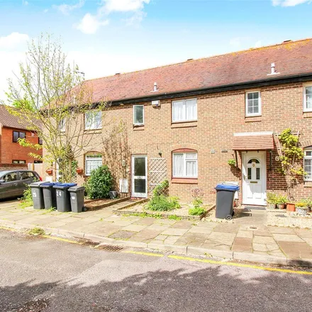 Rent this 2 bed apartment on The Paddock in Canterbury, CT1 1SX