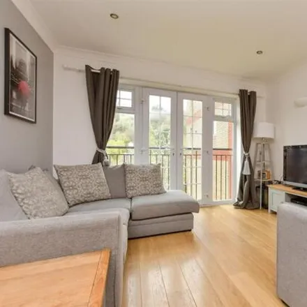 Image 3 - Farningham Road, Croydon Road, Tandridge, CR3 6QF, United Kingdom - Apartment for sale