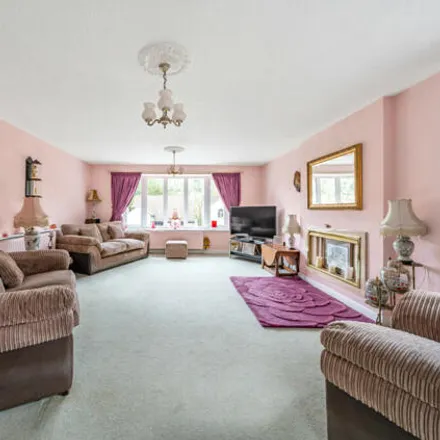 Image 3 - Coxwold Preserves, 21 Whitecroft, Inchbrook, GL6 0NS, United Kingdom - House for sale