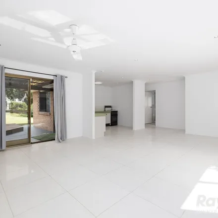 Rent this 3 bed apartment on 196 Ferguson Road in Seven Hills QLD 4170, Australia