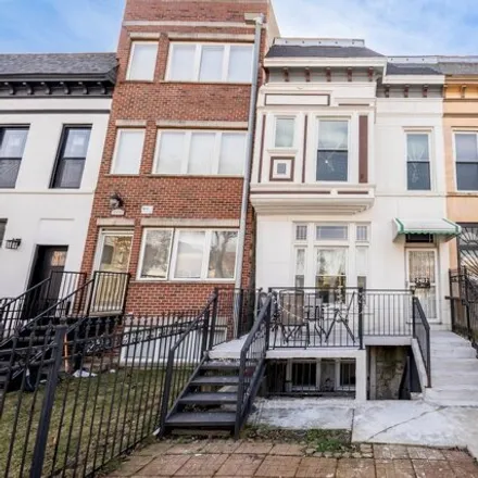 Buy this 3 bed house on 2437 West Grenshaw Street in Chicago, IL 60612
