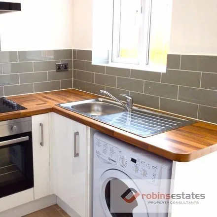 Rent this 5 bed duplex on 40 Woolmer Road in Nottingham, NG2 2FB
