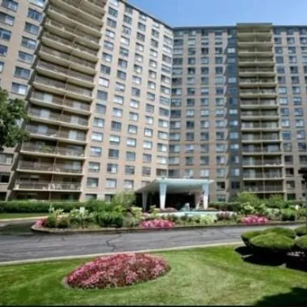 Buy this 3 bed condo on 7061 North Kedzie Avenue in Chicago, IL 60645