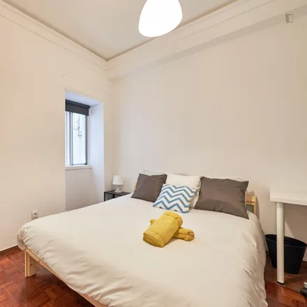 Rent this 9 bed room on Pastelaria Parque in Rua Sampaio e Pina, 1070-051 Lisbon