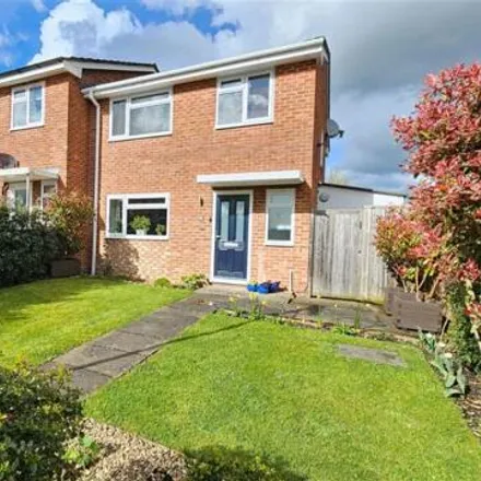 Buy this 3 bed house on Oakfields Close in Ecchinswell, RG20 4UT