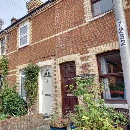 Rent this 2 bed townhouse on 26 Tuns Hill Cottages in Reading, RG6 1NB