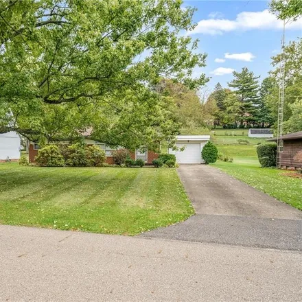 Image 3 - 4722 Lindford Avenue Northeast, Willow Brook Heights, Stark County, OH 44705, USA - House for sale