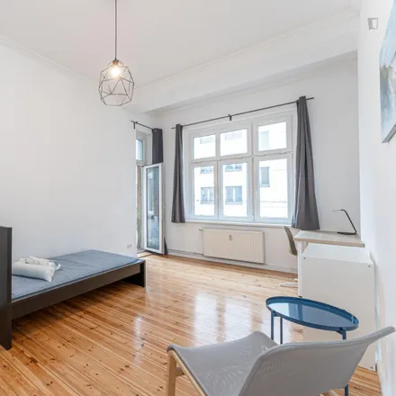 Rent this 3 bed room on Boxhagener Straße 49 in 10245 Berlin, Germany