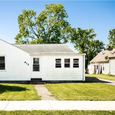 Buy this 2 bed house on 612 W Main St in Bethany, Illinois