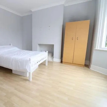 Rent this studio house on 118 Albacore Crescent in London, SE13 7HP