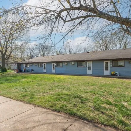 Buy this studio house on 516 West Page Street in Springfield, MO 65806