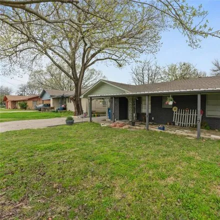 Buy this 2 bed house on 276 West Marshall Street in Palmer, Ellis County