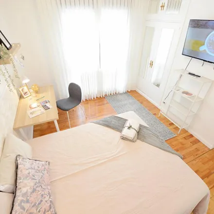 Rent this 4 bed apartment on Parroquia Nuestra Señora de Covadonga in Jardines Solokoetxe, 48006 Bilbao
