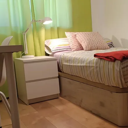 Rent this 5 bed room on Calle del Jilguero in 28025 Madrid, Spain