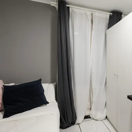 Rent this 11 bed room on Madrid in Calle de la Colegiata, 13