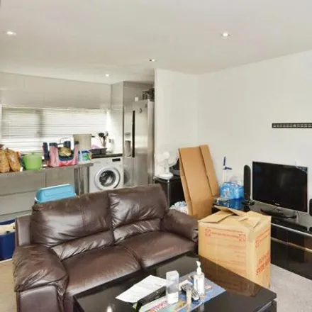 Image 5 - Cleavers Avenue, Milton Keynes, MK14 7BT, United Kingdom - Apartment for sale