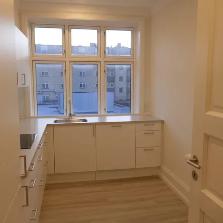 Rent this 3 bed apartment on Holbergsgade 9 in 9000 Aalborg, Denmark