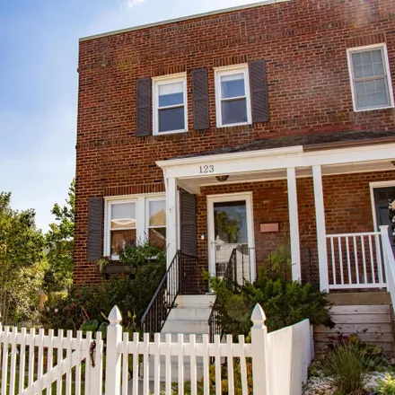 Rent this 3 bed house on 105 East Maple Street in Alexandria, VA 22301