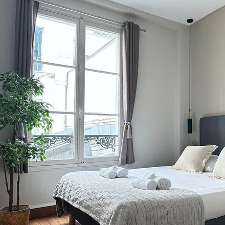 Rent this 1 bed townhouse on Paris