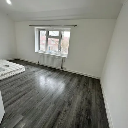 Image 2 - Marlow Road, London, RM8 1FE, United Kingdom - Apartment for rent