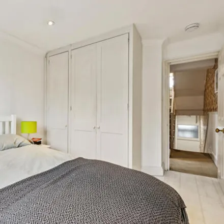 Image 7 - 42 Hannell Road, London, SW6 7RA, United Kingdom - Apartment for sale