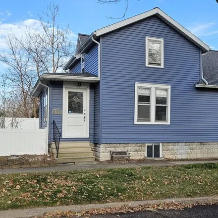 Rent this 2 bed house on 937 Jones Street in Saint Joseph, MI 49085