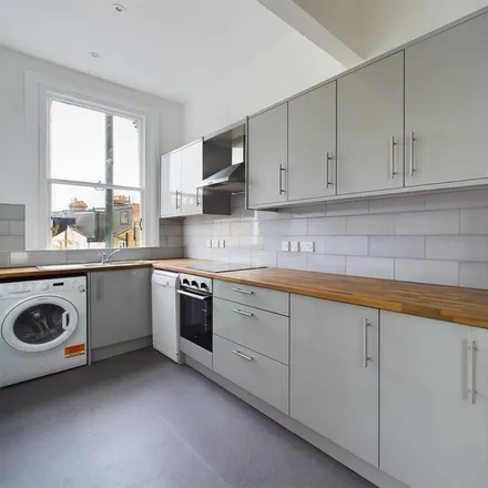 Image 2 - Dolly Rock, Crown Road, London, TW1 3EE, United Kingdom - Apartment for rent