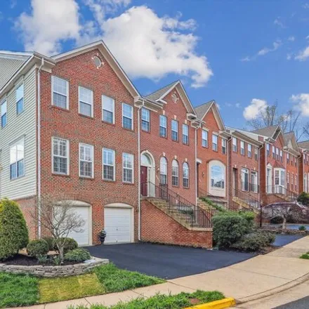 Buy this 3 bed condo on 5615 Governors Pond Circle in Rose Hill, Fairfax County