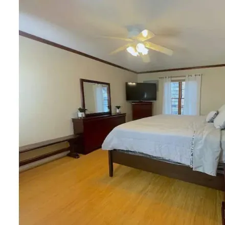 Rent this 3 bed apartment on New York in NY, 11693