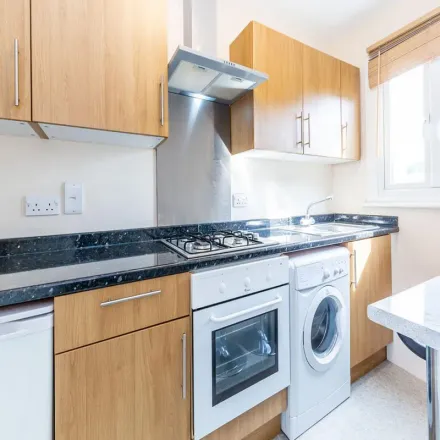 Rent this 2 bed apartment on 11 Buckingham Road in De Beauvoir Town, London