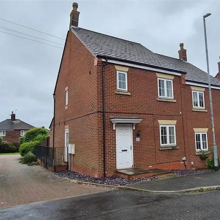 Rent this 3 bed duplex on Oxford Road in Newcastle-under-Lyme, ST5 0QB