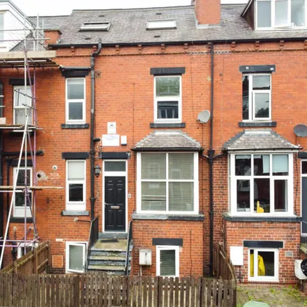 Buy this 3 bed townhouse on Lumley Avenue in Leeds, LS4 2NH
