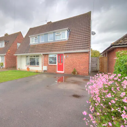 Buy this 3 bed house on Berkeley Square in Warblington, PO9 2RT