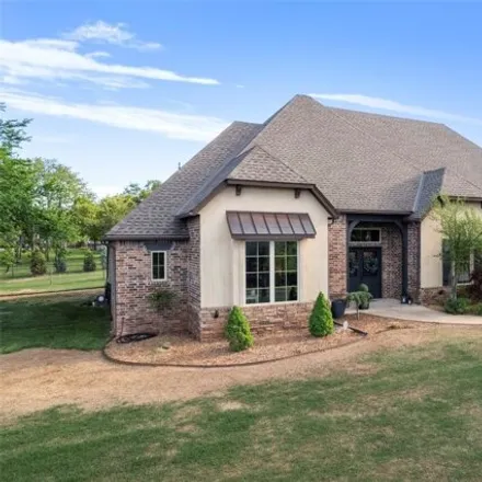 Buy this 3 bed house on 2487 Veneterra View in Logan County, OK 73034