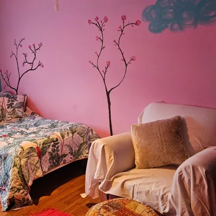 Rent this 4 bed room on R Infanta D Isabel (Liceu) in Rua Infanta Dona Isabel, 2780-337 Oeiras