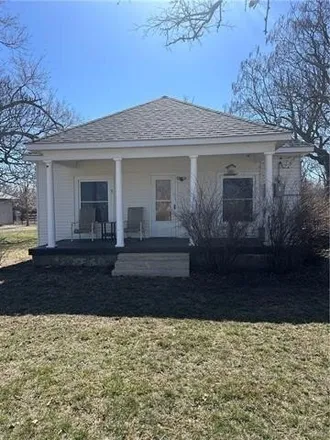 Buy this 2 bed house on East Monroe Avenue in Garnett, KS 66032