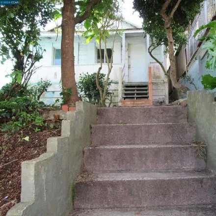 Buy this studio house on 107 Dwight Street in San Francisco, CA 94134