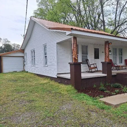 Buy this 3 bed house on 456 Park Street in Lawrenceburg, TN 38464
