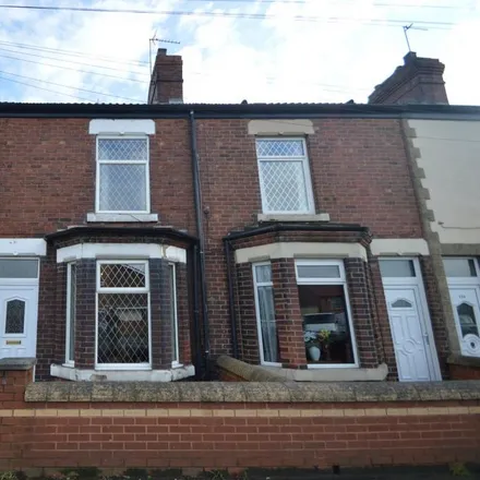Rent this 2 bed townhouse on Leeds Road in Castleford, WF10 4PB