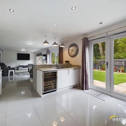 Image 4 - 29 Hill Top Grange, Northwich, CW9 8XB, United Kingdom - House for sale