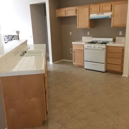 Image 3 - 13564 Fern Pine Street, Victorville, CA 92392, USA - Apartment for rent