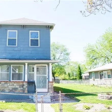 Buy this 3 bed house on 828 South Valley Street in Kansas City, KS 66105