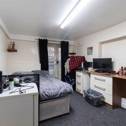 Image 6 - Regent Park Terrace, Leeds, LS6 2AX, United Kingdom - Apartment for rent