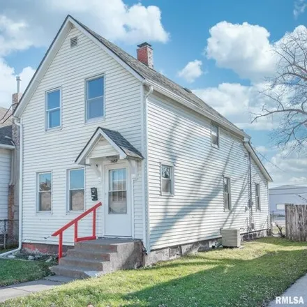 Buy this 2 bed house on 1469 West 4th Street in Davenport, IA 52802